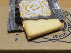 東京ミルクチーズ工場の蜂蜜＆ゴルゴンゾーラ味のクッキーの中身